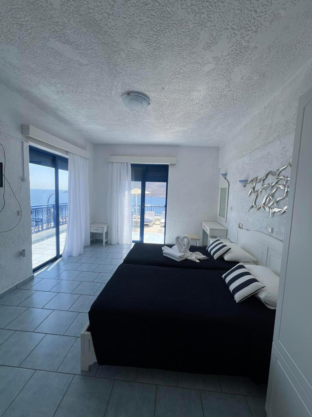 Marinas Studios Livadia  Oda fotoğraf